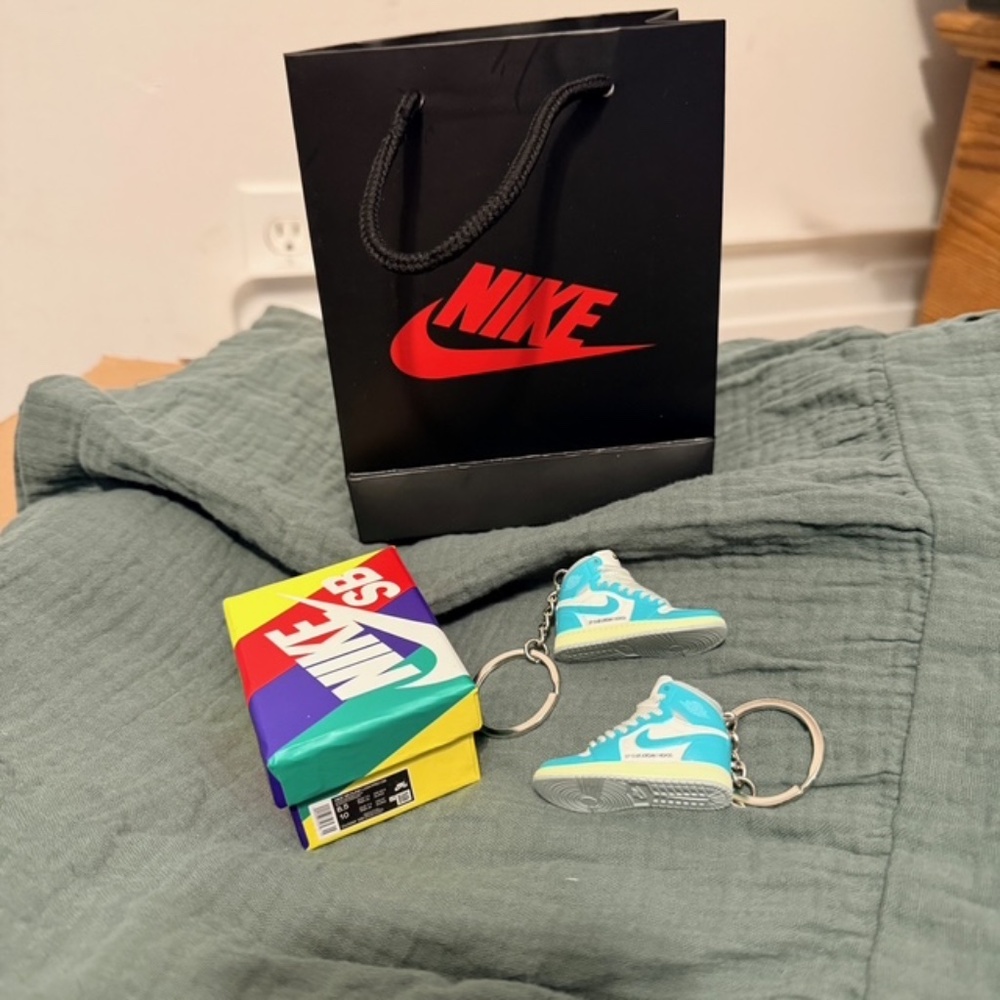 Nike sneaker keychains & box/bag